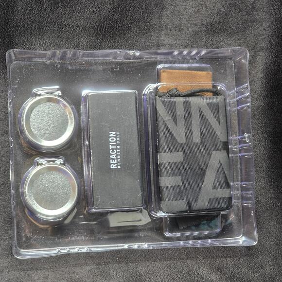 Kenneth Cole Reaction 6 Piece Shoe Shine Kit Black & Brown Polish Buffing Brush - Picture 2 of 7